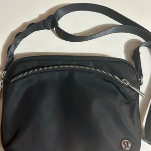 City Adventure Crossbody-black